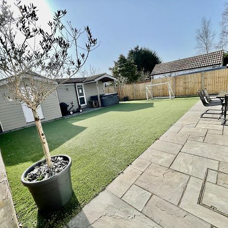 Four Corners Holiday Home Hot Tub & Sauna Ferndown Exteriér fotografie