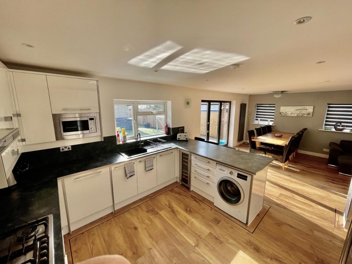 Four Corners Holiday Home Hot Tub & Sauna Ferndown Exteriér fotografie
